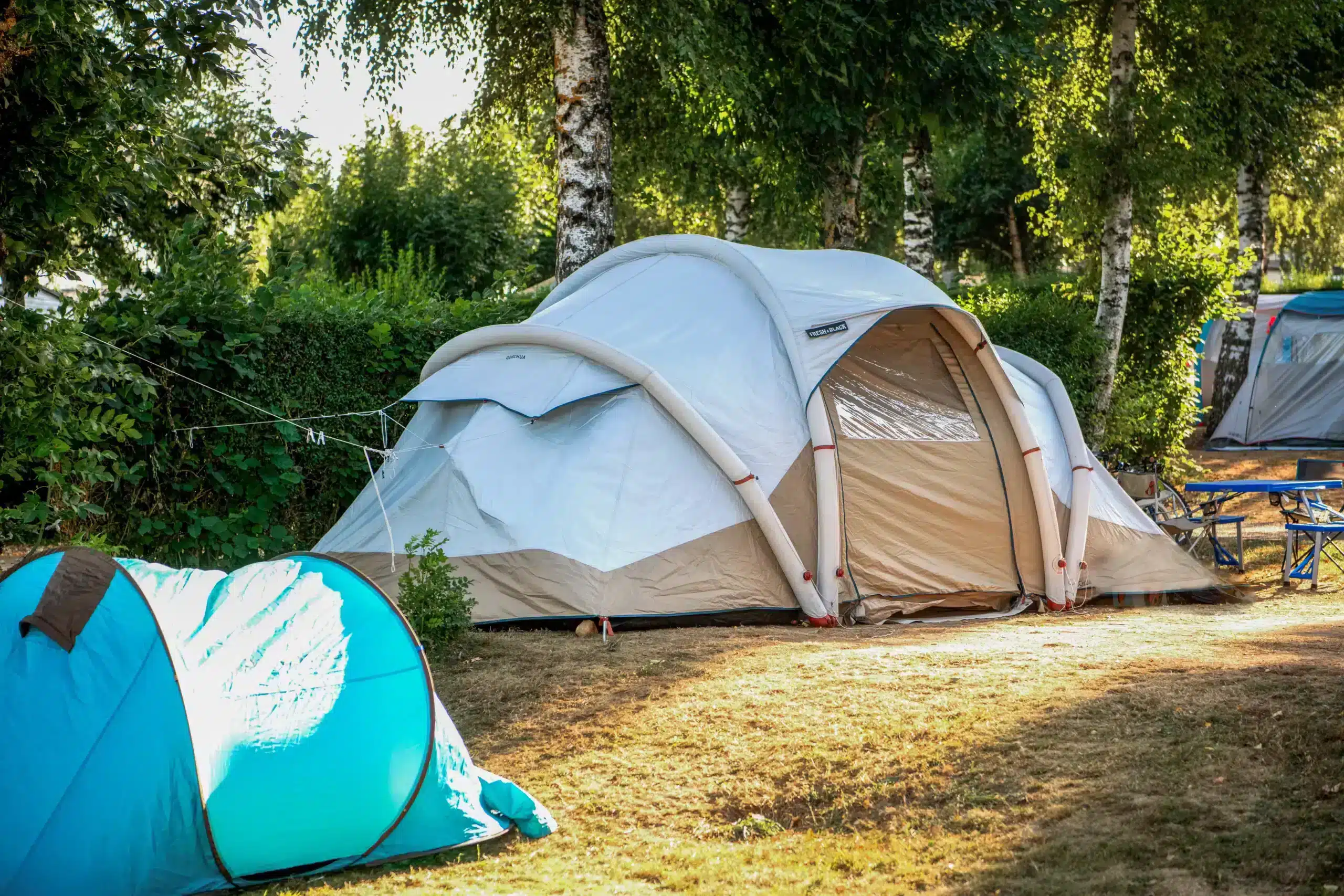 Kampeerplaatsen op camping Les Genets in Aveyron