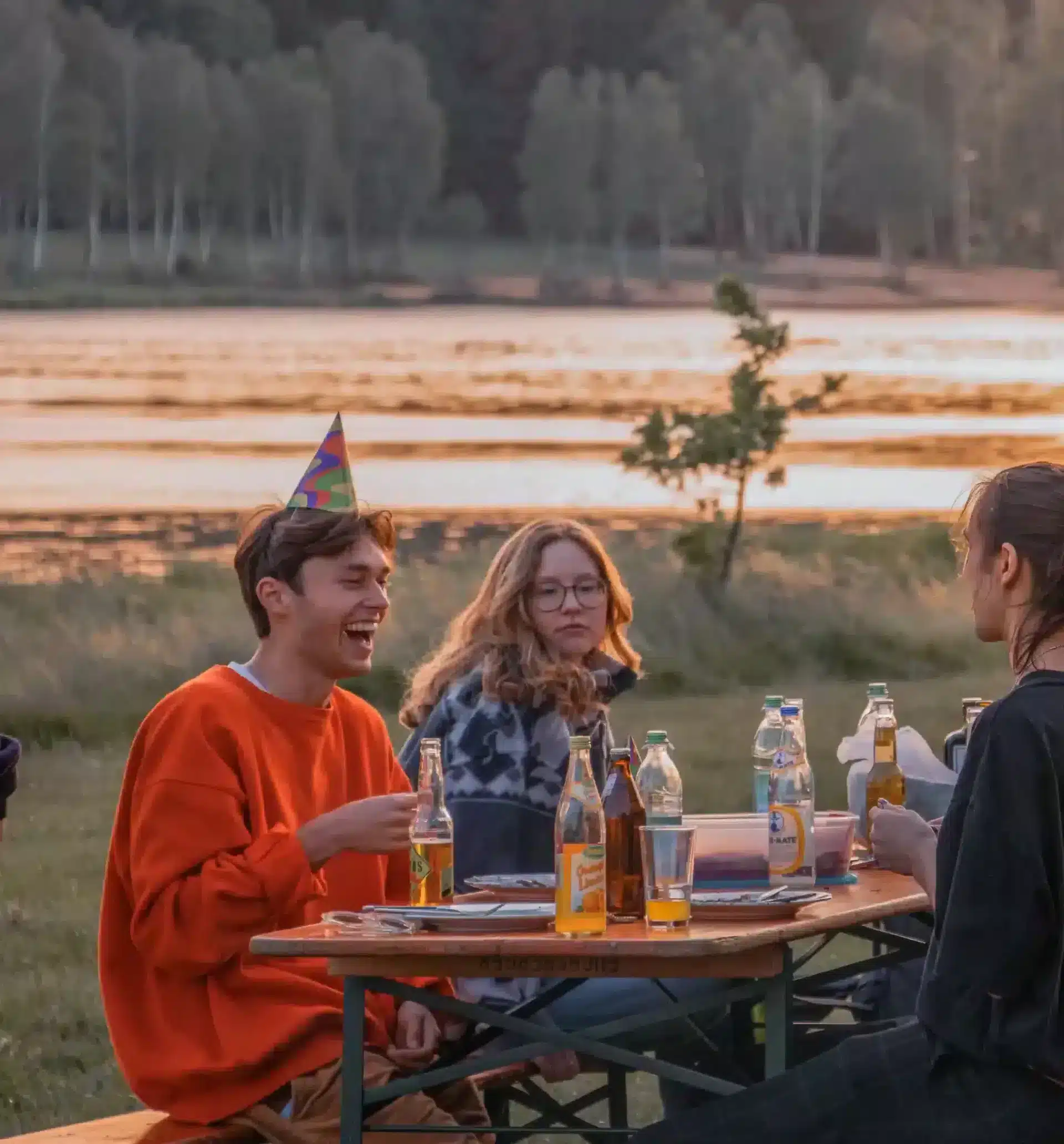 Picknick bei Sonnenuntergang im Aveyron