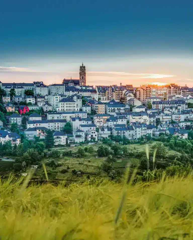 Sunset in Rodez in der Nähe des Campingplatzes les genets