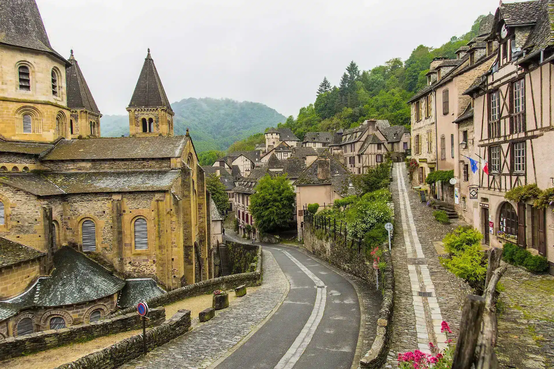 Dorf Conques in Aveyron