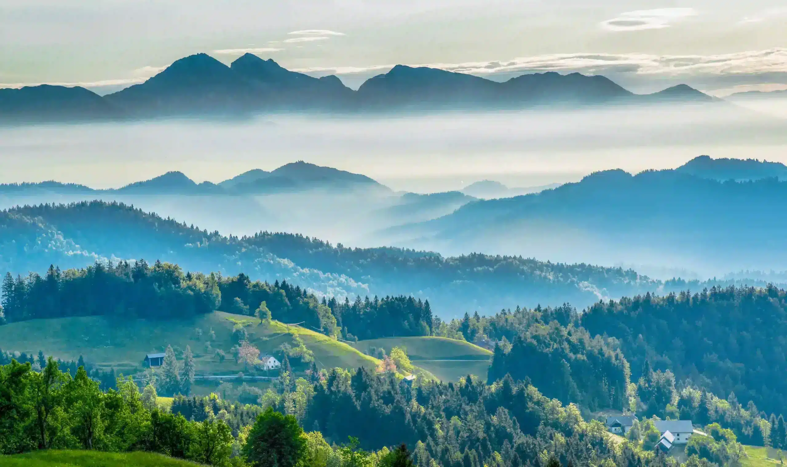 Vue des montagnes dans l'Aveyron