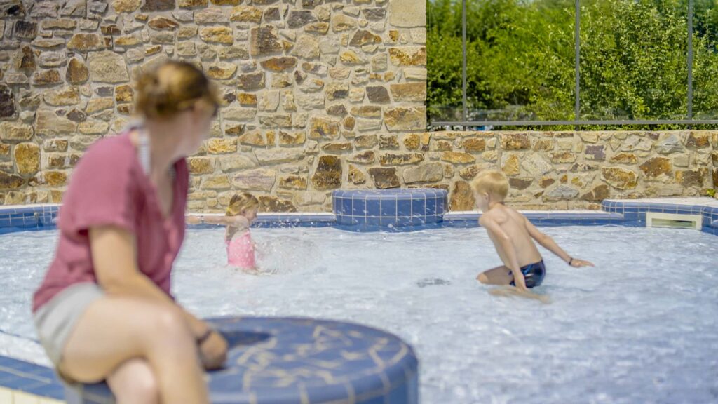 camping avec piscine enfants genets